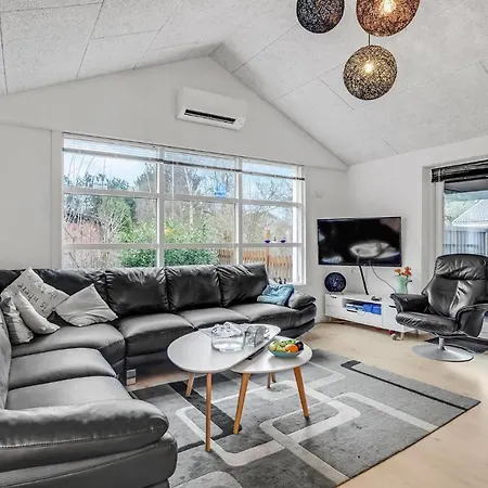 Holiday home Pet Friendly In With Indoor Swimming Pool
