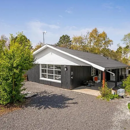 Holiday home Pet Friendly In With Indoor Swimming Pool