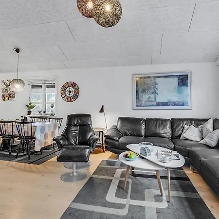 Pet Friendly In With Indoor Swimming Pool Holiday home